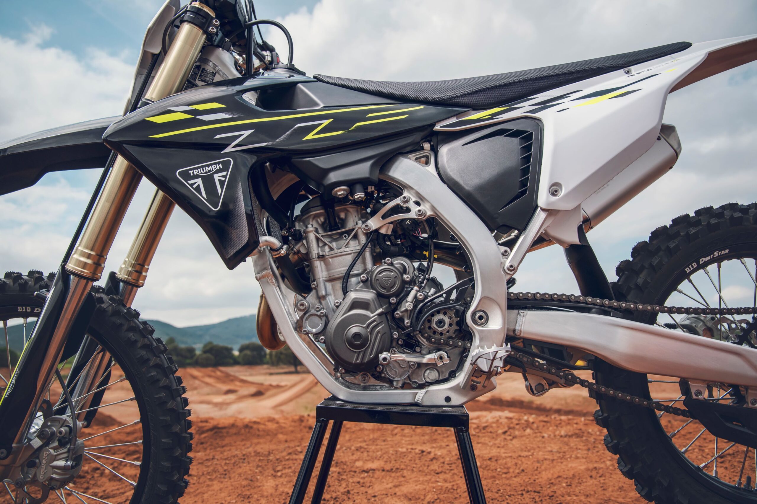 TRIUMPH LAUNCHES NEW TF 450-X FOR 2026 – Motocross Performance